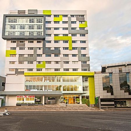 Whiz Prime Hotel Hasanuddin Макасар Екстер'єр фото