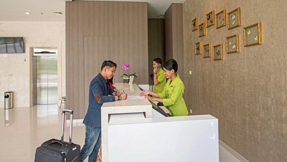 Whiz Prime Hotel Hasanuddin Макасар Екстер'єр фото
