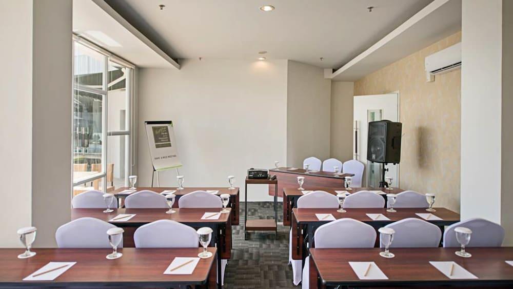 Whiz Prime Hotel Hasanuddin Макасар Екстер'єр фото