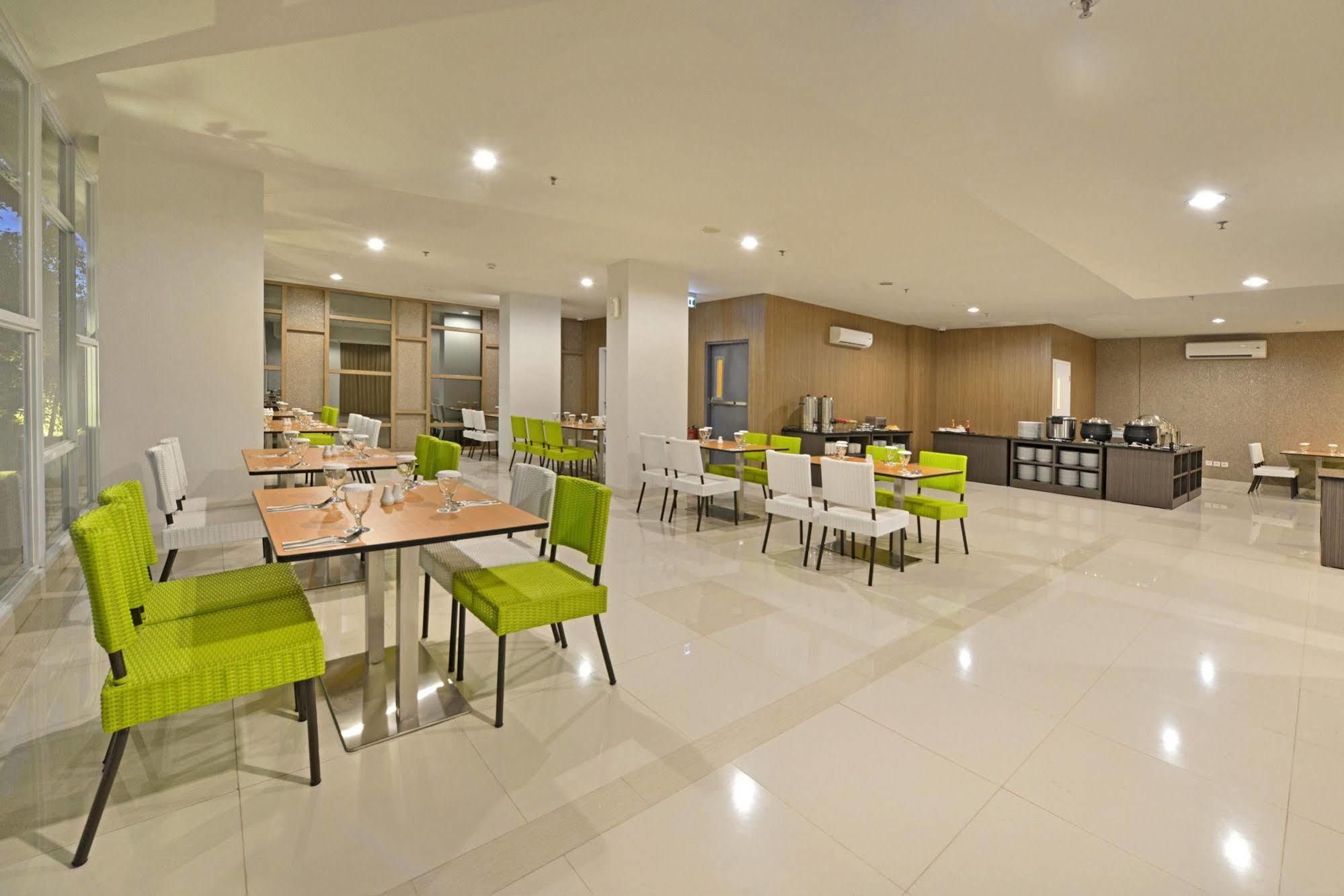 Whiz Prime Hotel Hasanuddin Макасар Екстер'єр фото